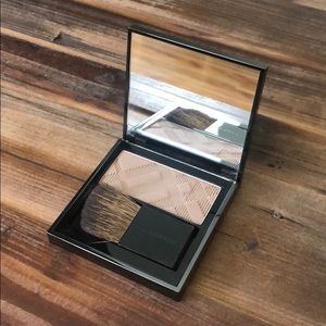 Burberry Light Glow Dark Earthy Blush #11